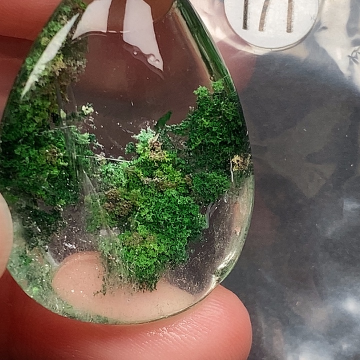阳***光颈饰未镶嵌水晶天然
