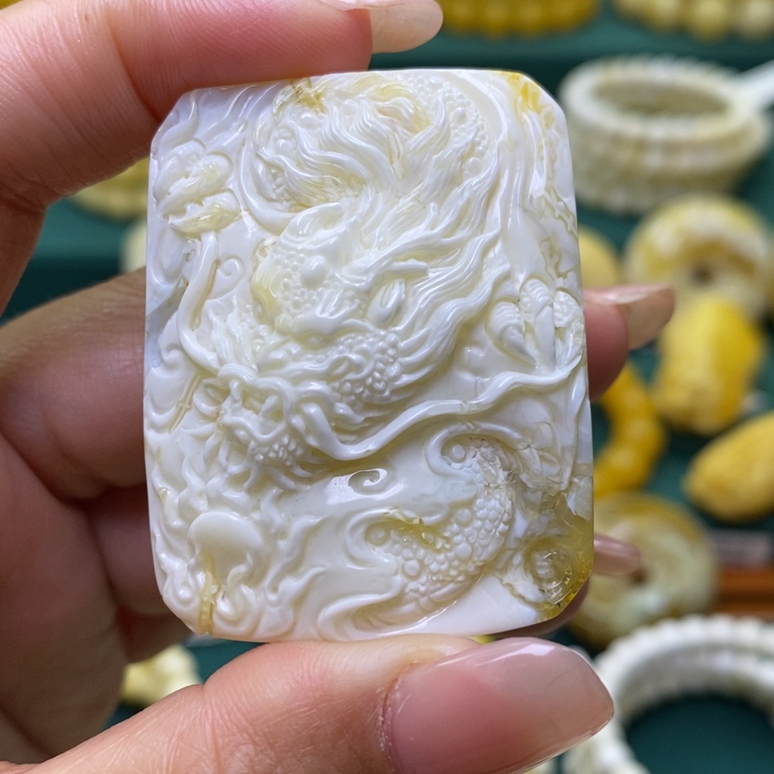 植物珀未镶嵌裸石龙牌
