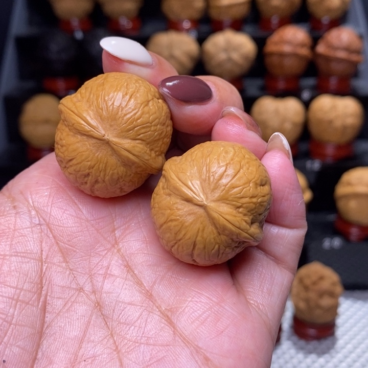 文玩核桃把件手捻晶玉…………89