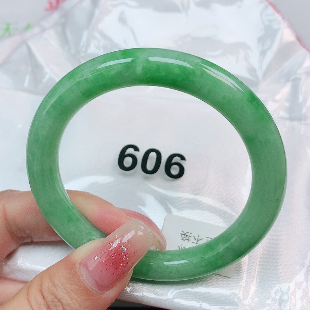翡翠手镯未镶嵌抖音606