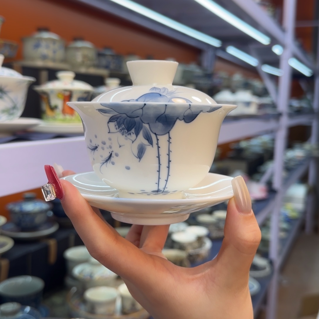 我在外面吃饭呢你在哪