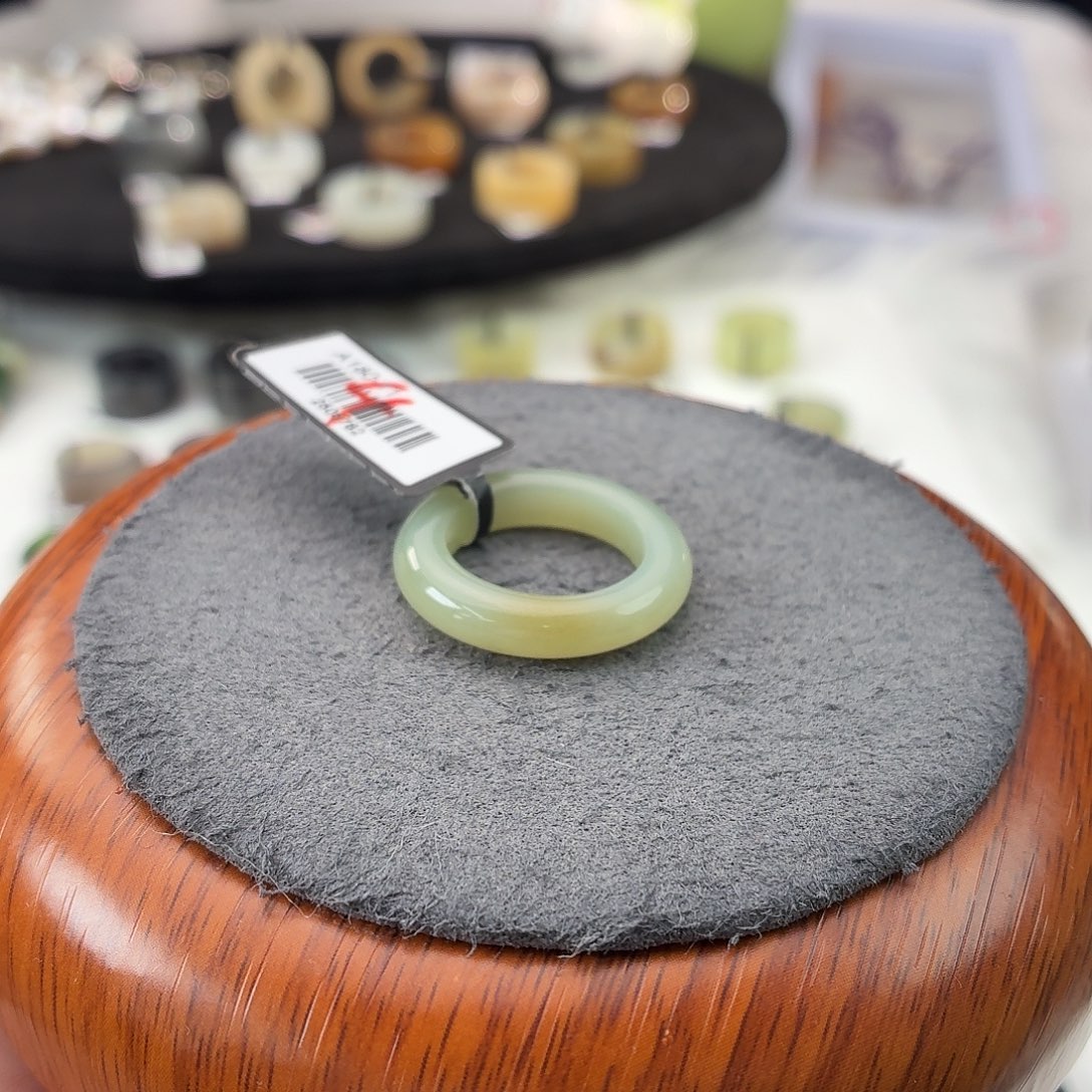 和田玉（糖玉）未镶嵌戒指b177飘糖泥鳅背16.3