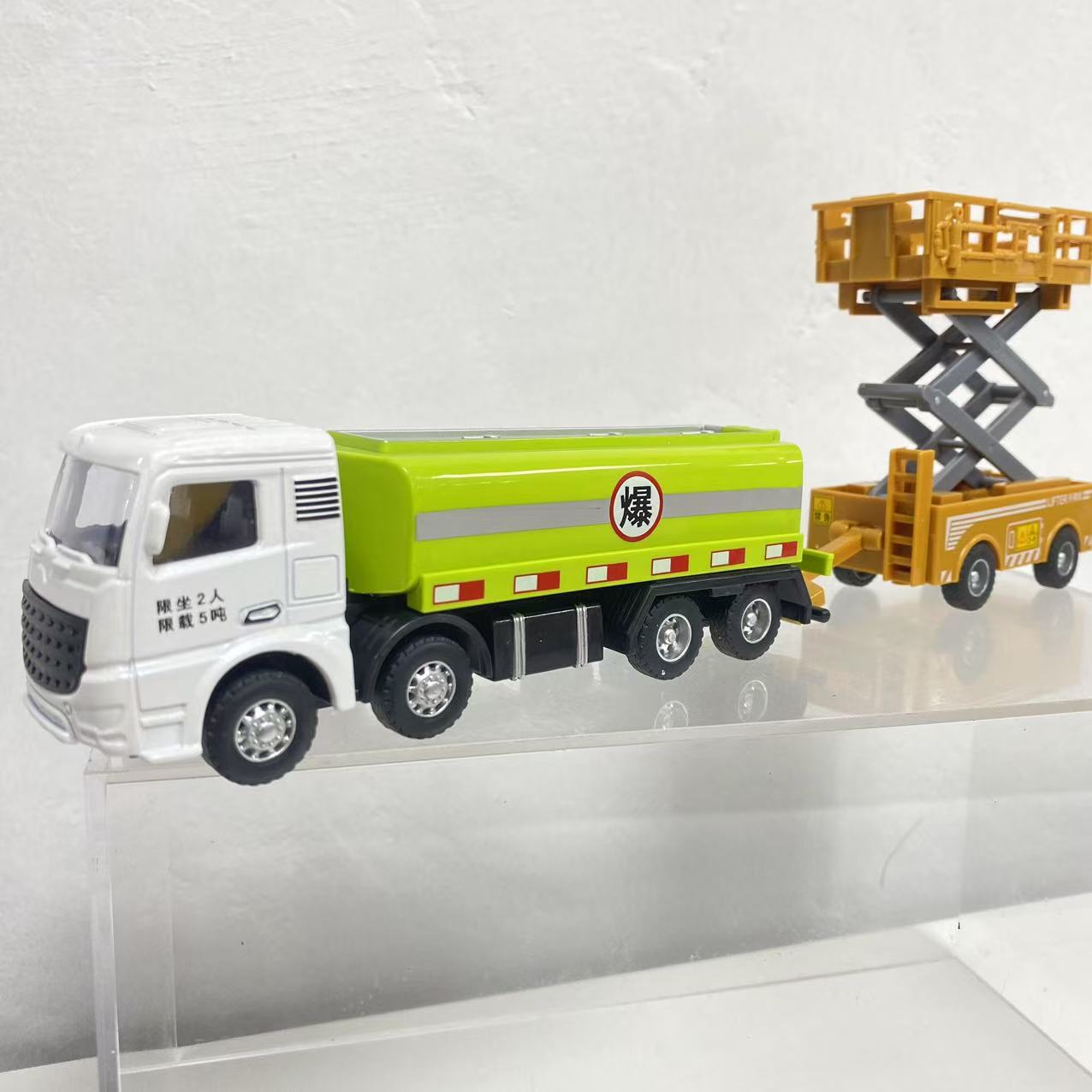 合金-荧光绿油罐车拖挂【车头合金】15厘米长 惯性玩具  袋装