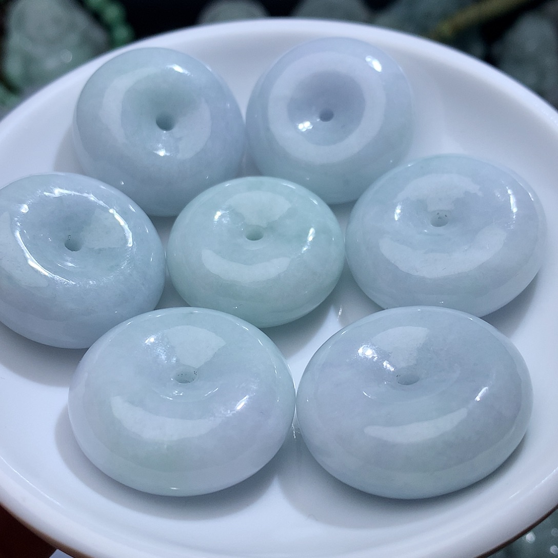 翡翠未镶嵌颈饰多样性发1个