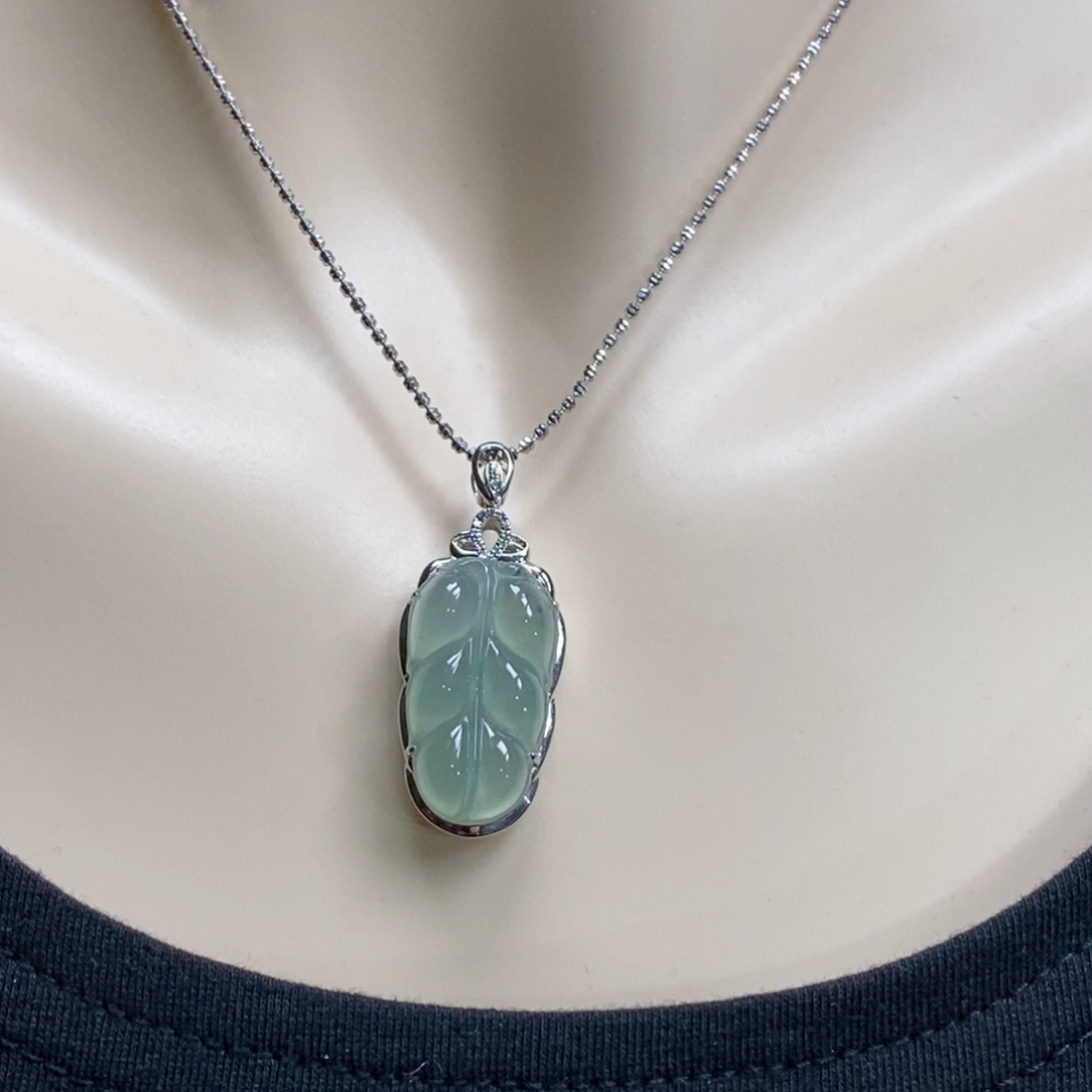 翡翠吊坠(赠链)18K金镶嵌