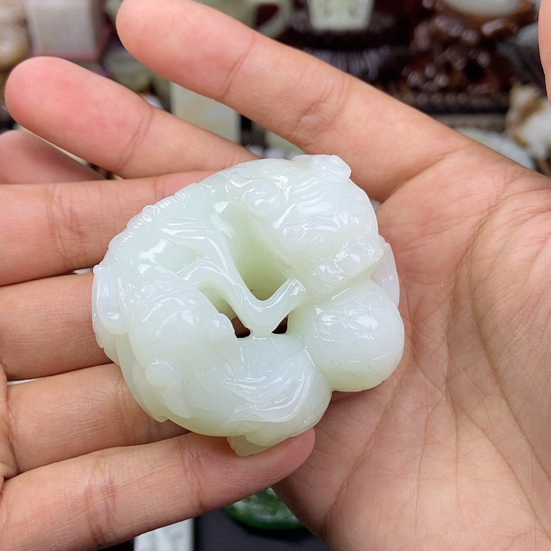 和田玉未镶嵌把件