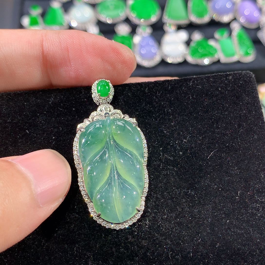 翡翠18K金镶嵌颈饰