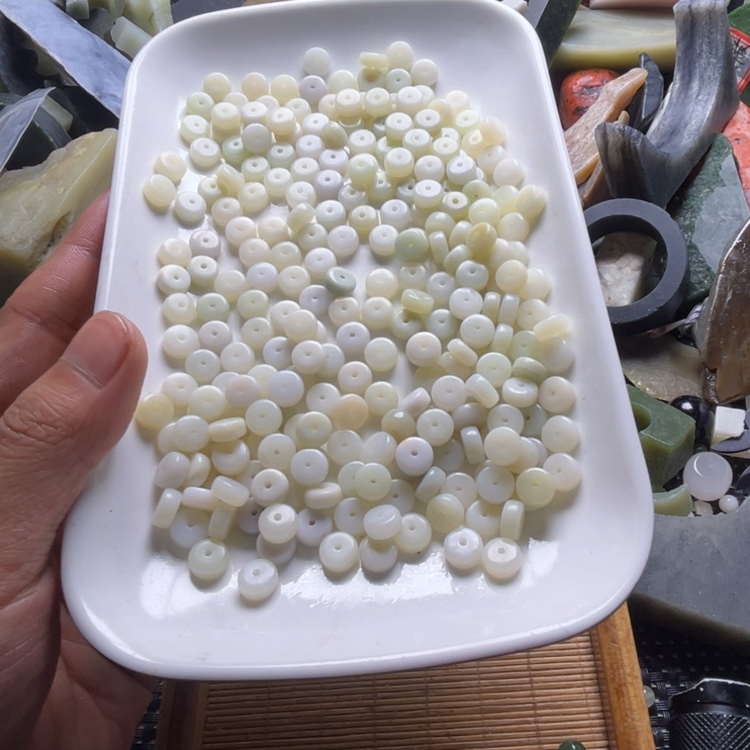 和田玉（糖玉）未镶嵌挂件