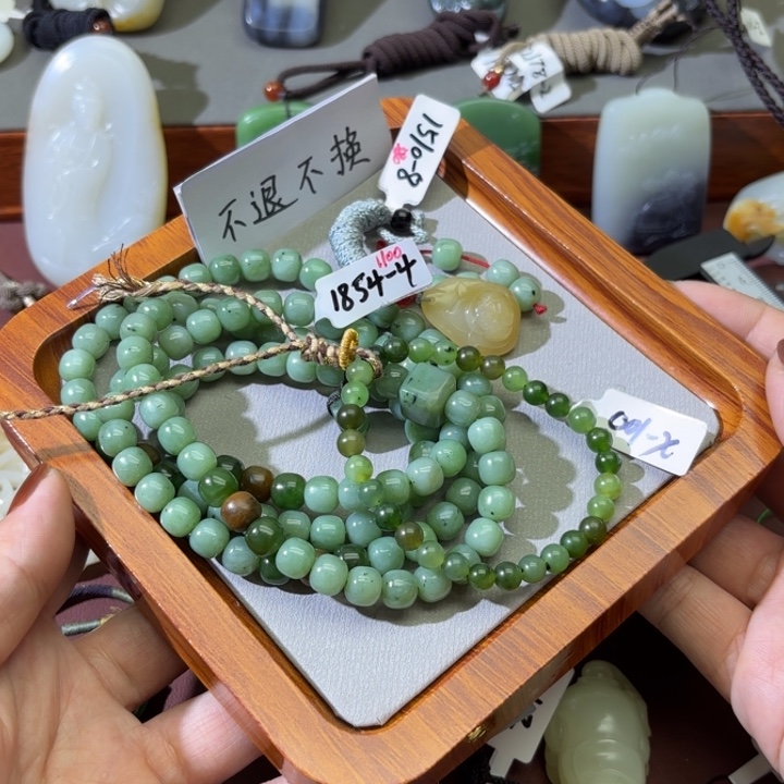 夕***颜和田玉未镶嵌颈饰