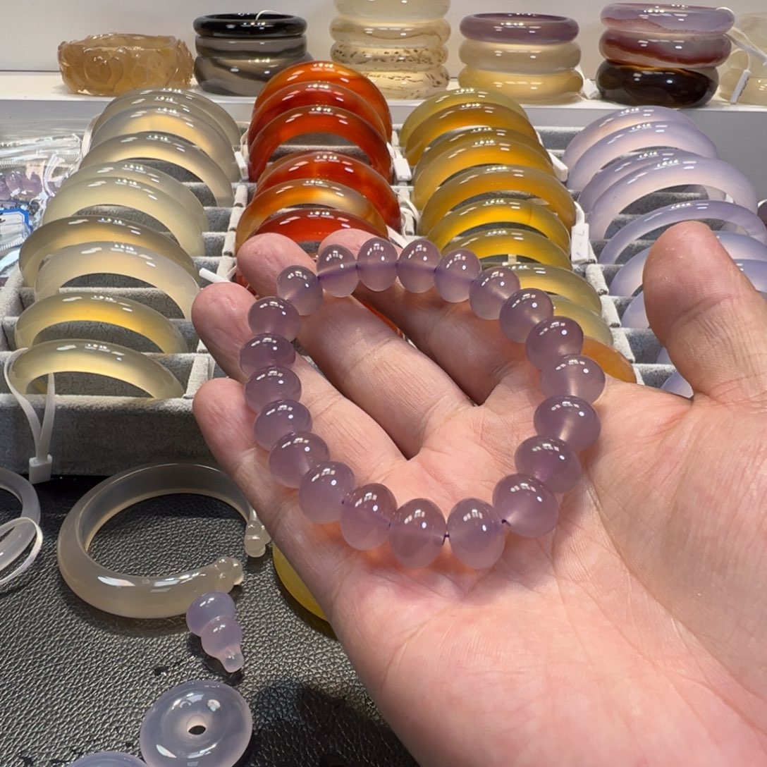 亿***瑷玛瑙/玉髓未镶嵌手镯