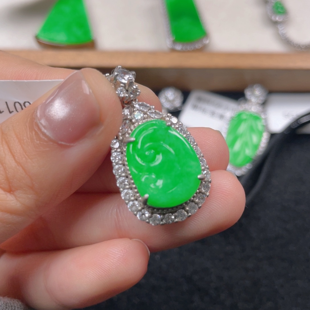 翡翠颈饰银S925镶嵌g h h j j