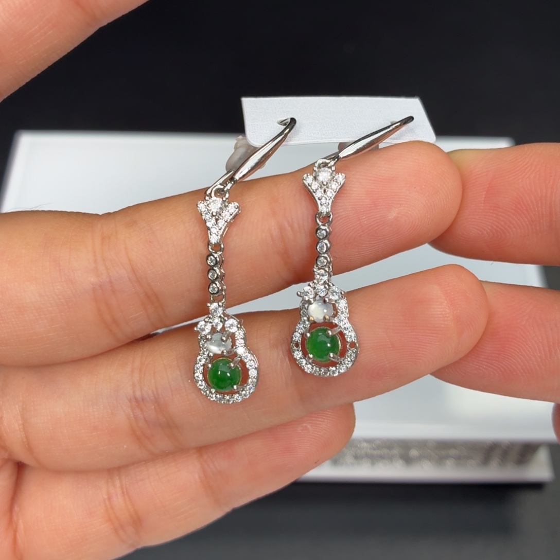 翡翠未镶嵌颈饰耳勾