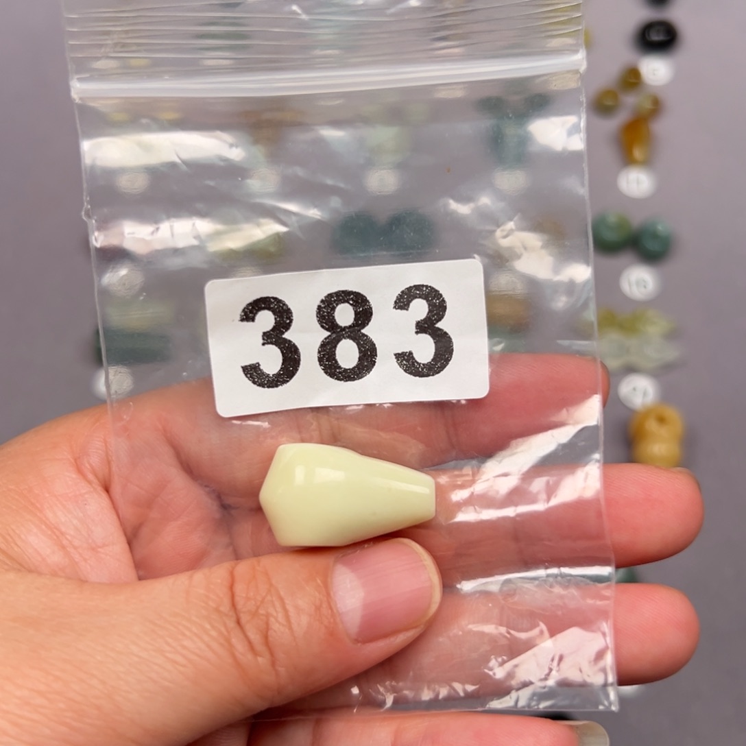 未镶嵌蛇纹石玉颈饰七*树