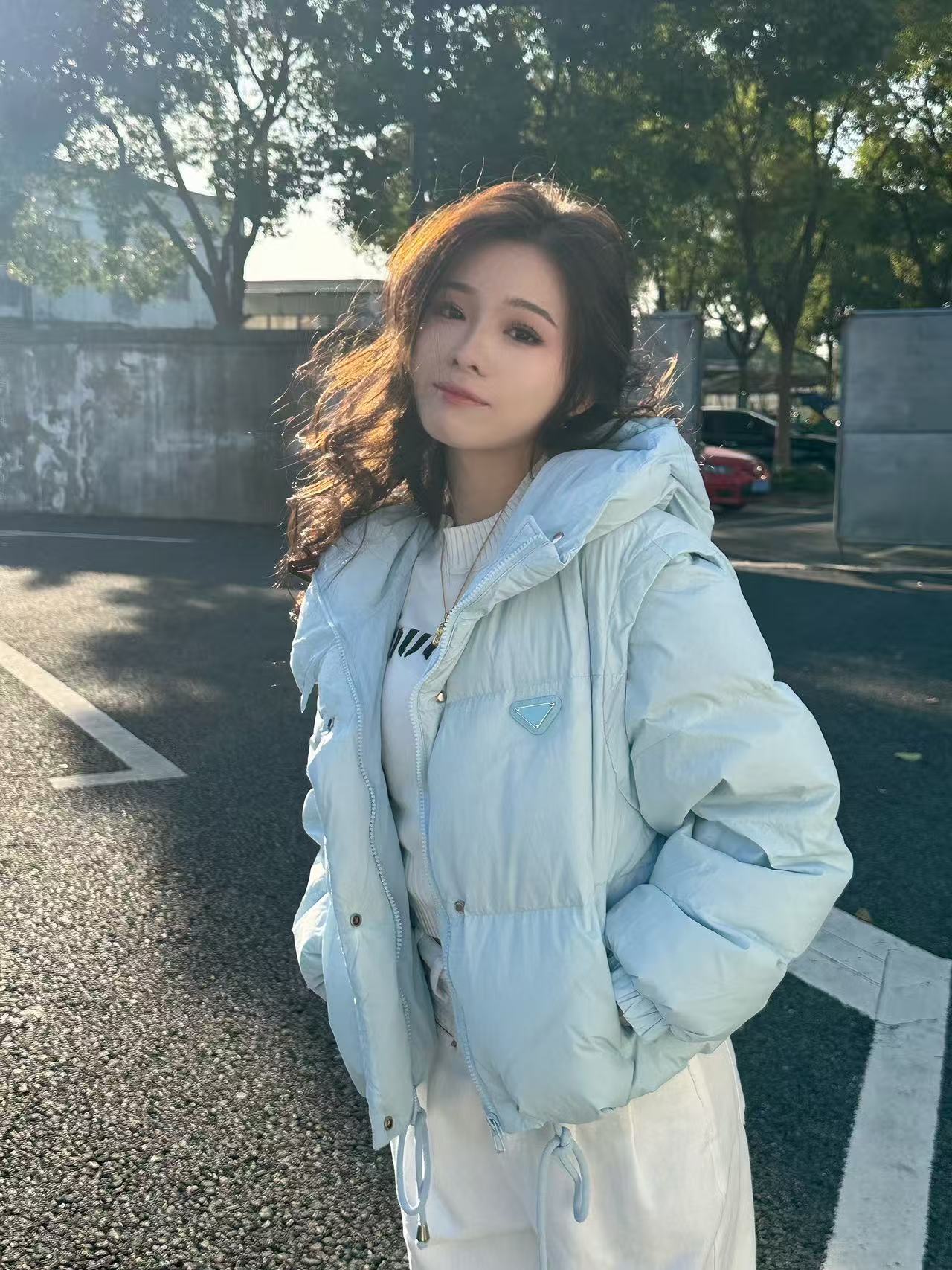 25年新款可拆卸袖一衣两穿三角标女经典时尚保暖羽绒服