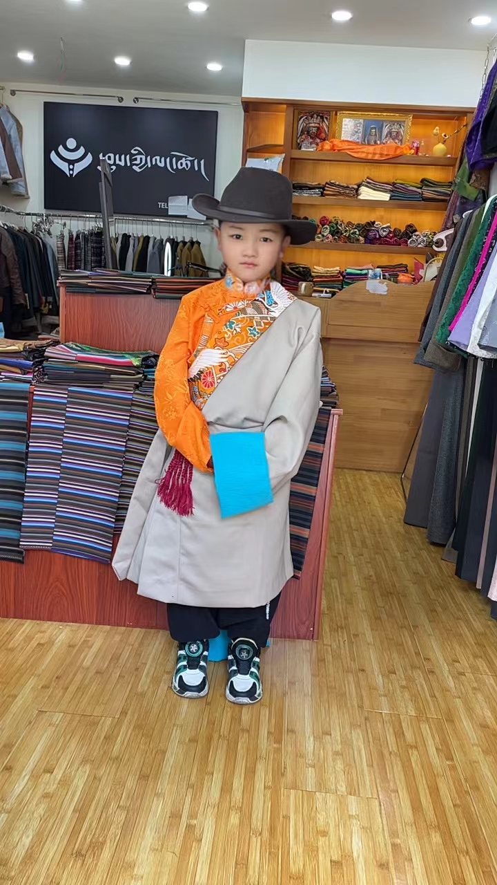 2025年男孩新款藏装一套特玛