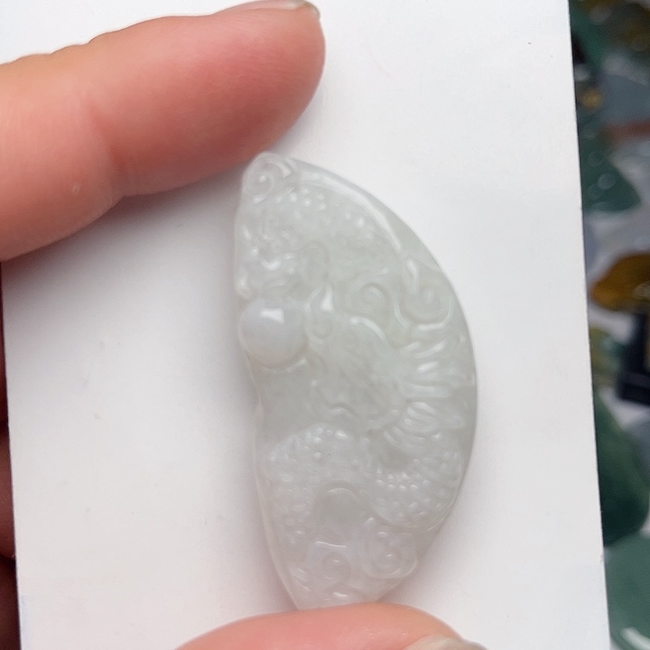 翡翠颈饰未镶嵌龙