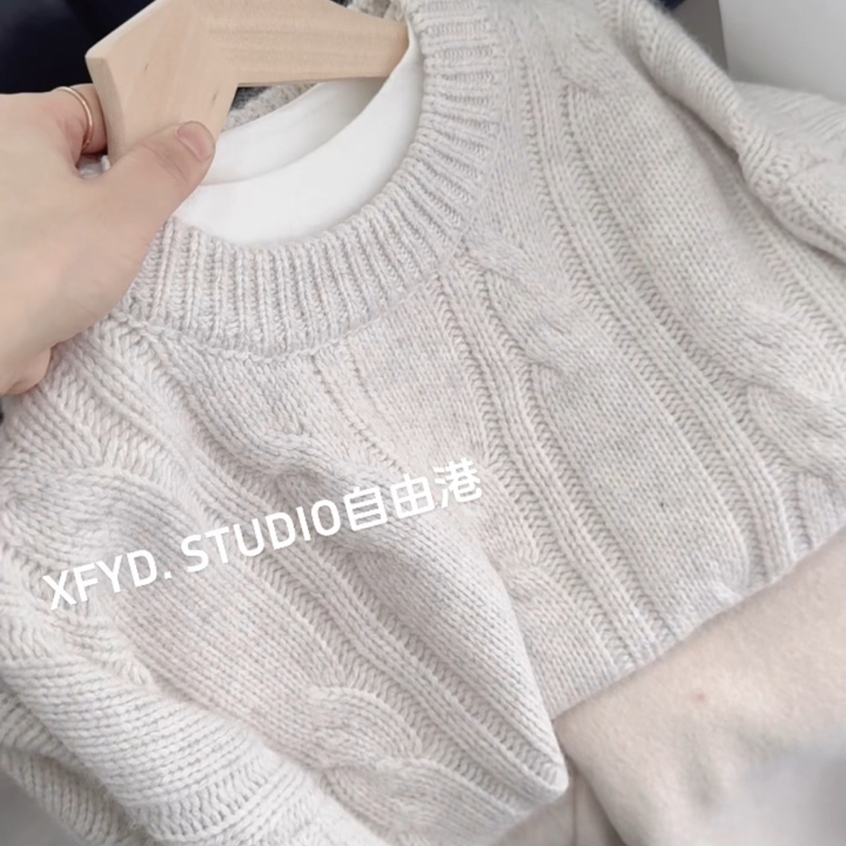 小朵家   ins穿搭#D115“自由港”软糯韩系复古螺纹圆领麻花毛衣