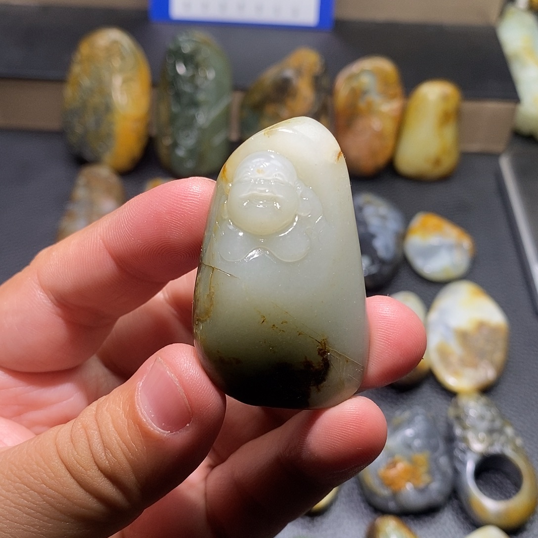 千***行和田玉未镶嵌颈饰