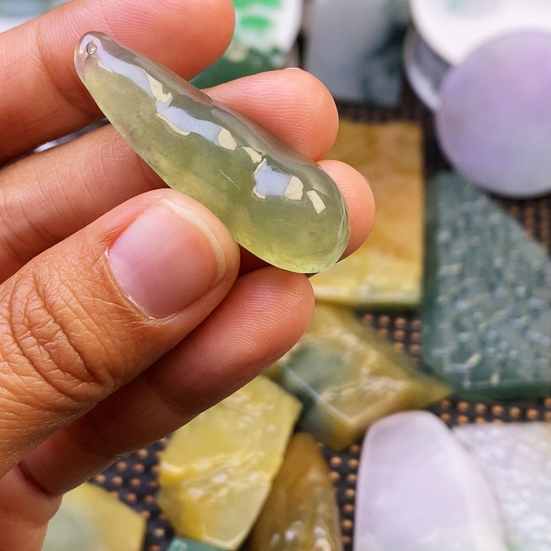 翡翠颈饰未镶嵌翡翠