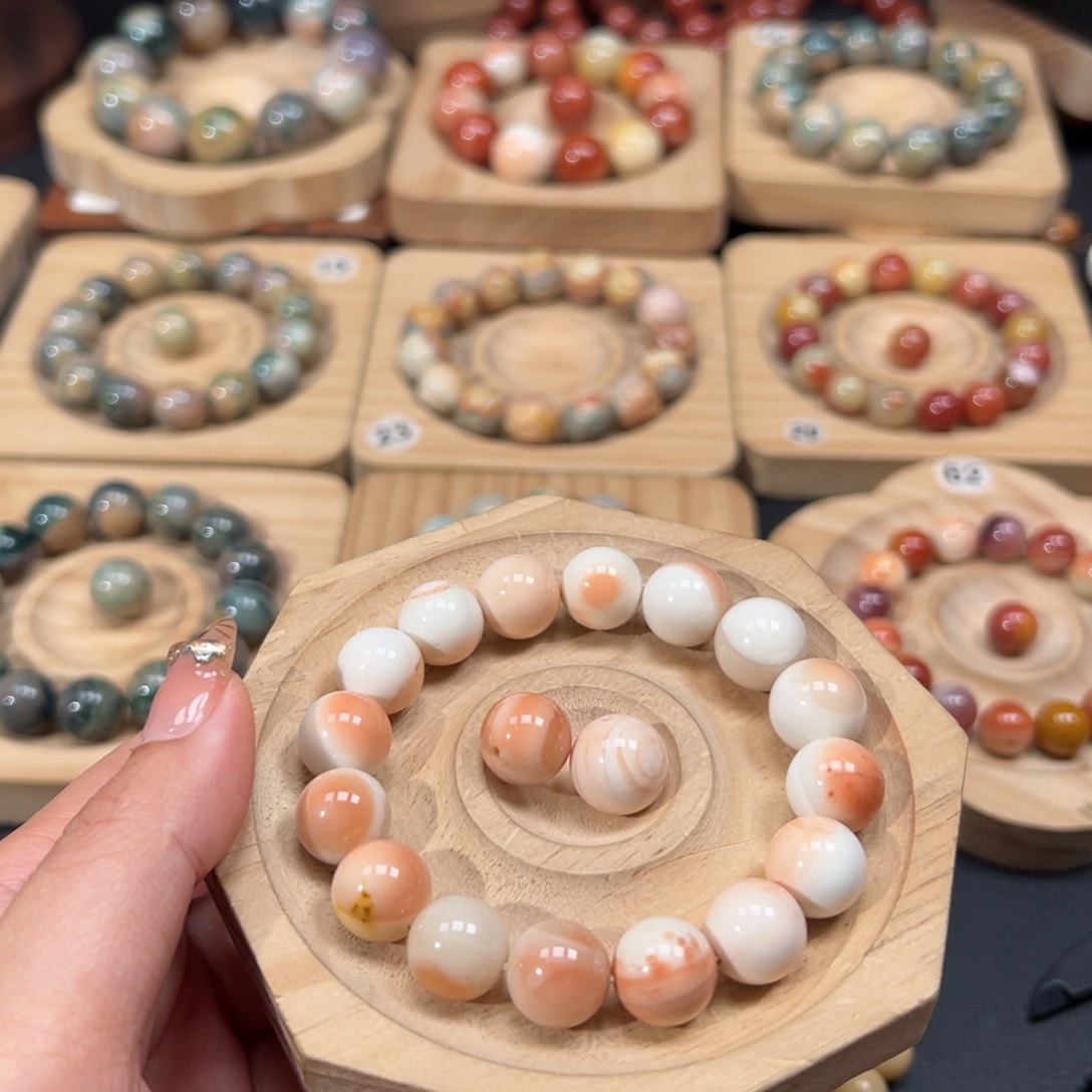 W****石英质玉未镶嵌手链64