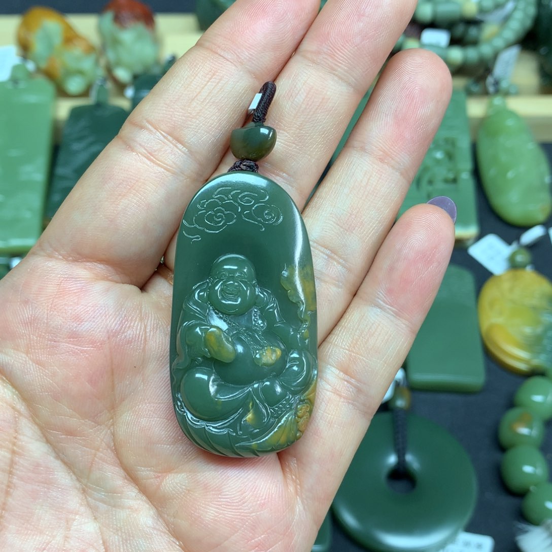 岫岩河磨玉（透闪石质玉）颈饰未镶嵌