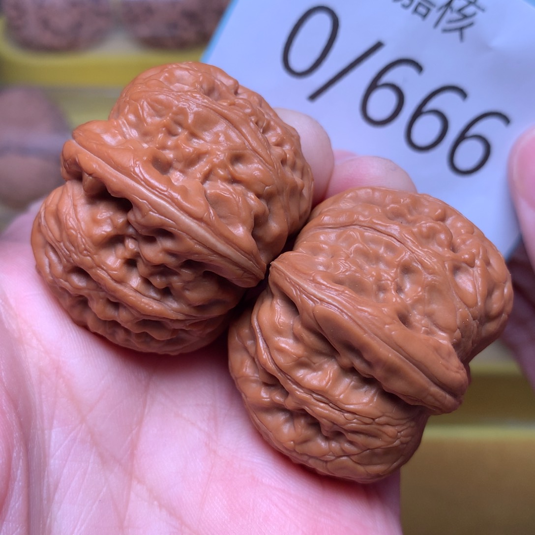 文玩核桃把件粗筋肉球元宝38