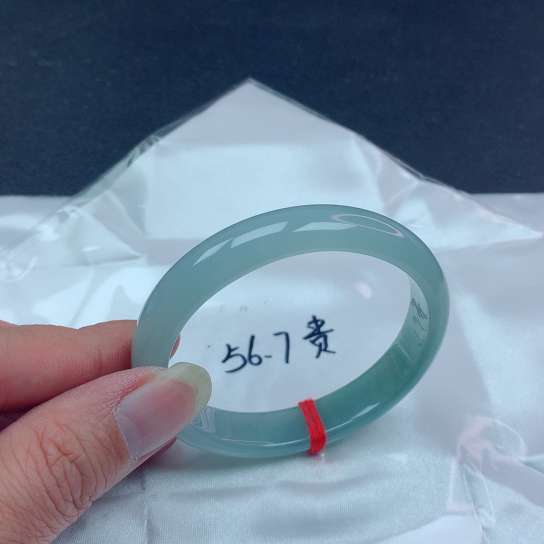 翡翠手镯未镶嵌翡翠手镯