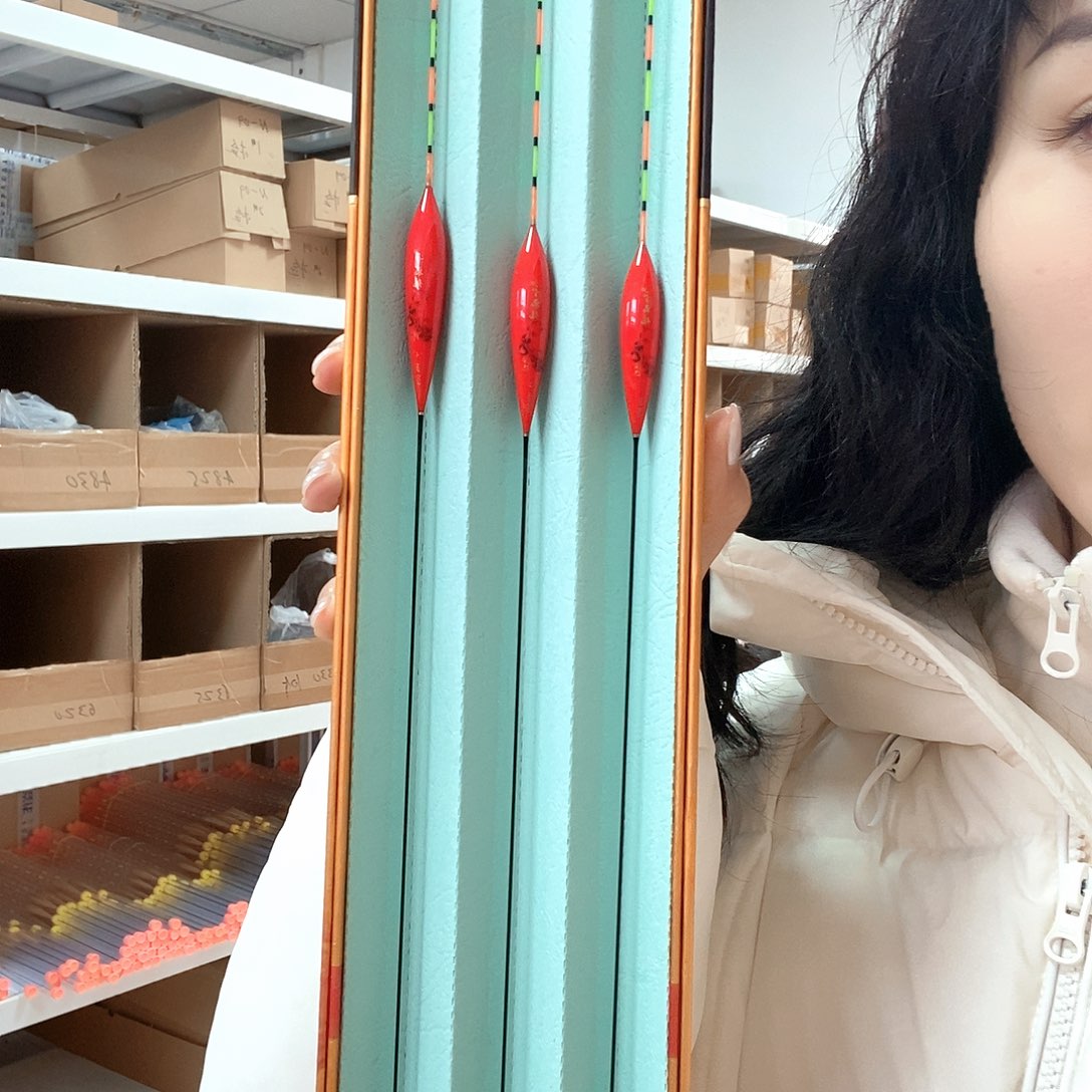 邵***勇复合材质红色hn09一套