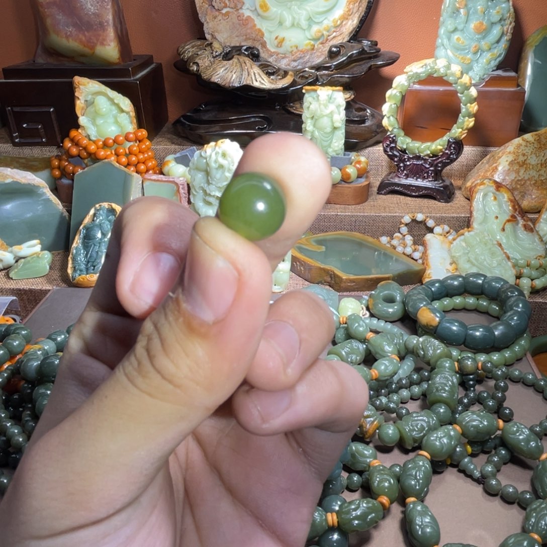 透闪石质玉弹珠未镶嵌屎****便