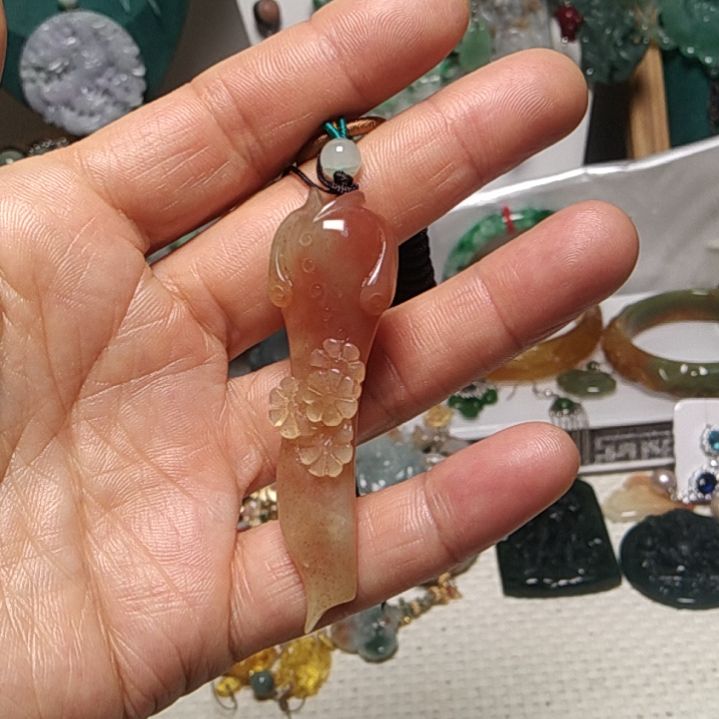 翡翠吊坠(赠链)未镶嵌