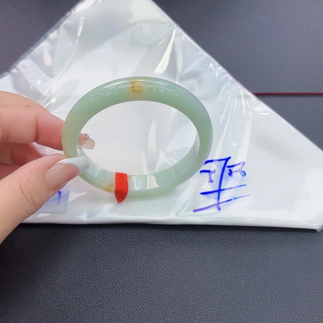 翡翠手镯未镶嵌手镯