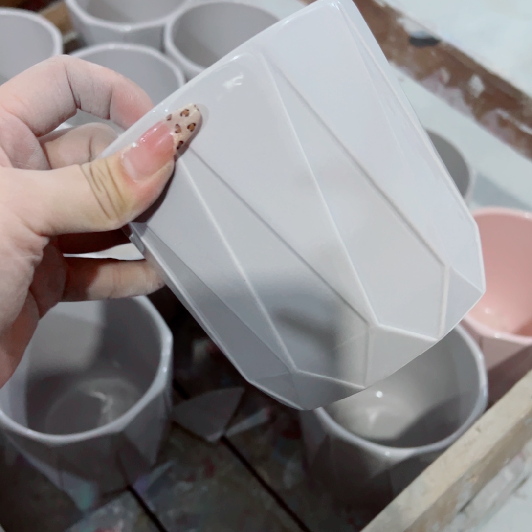 有孔，陶瓷花盆满10米包邮发货。