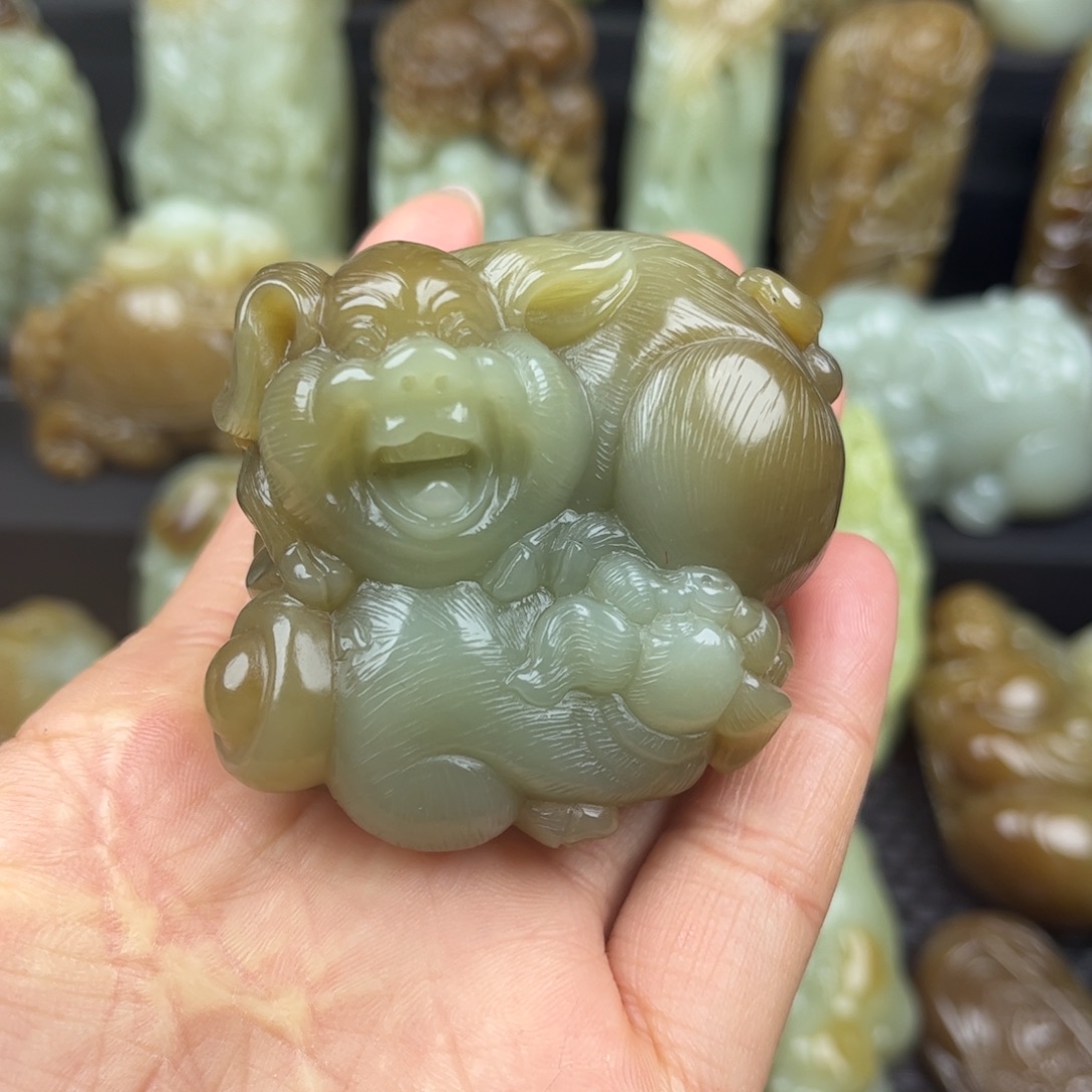 和田玉未镶嵌把件