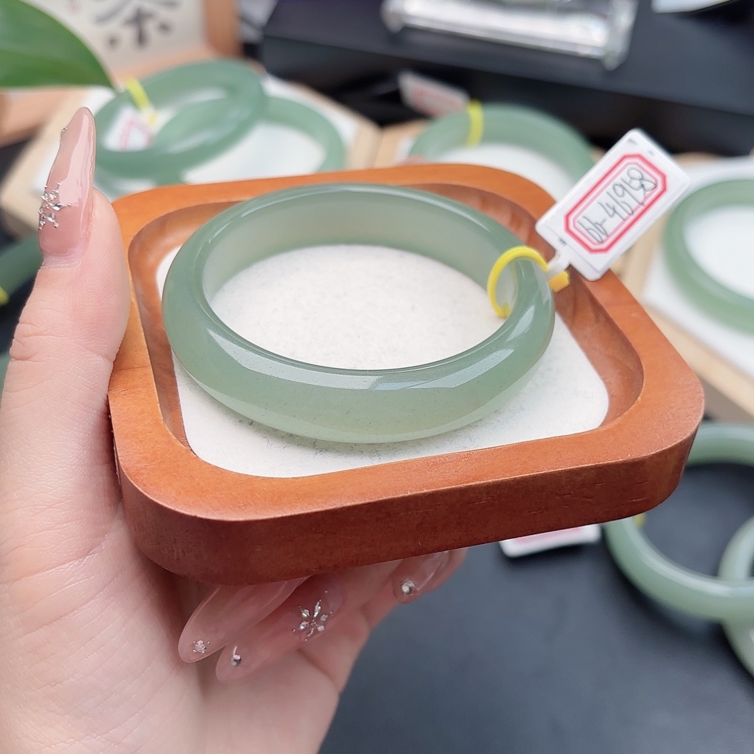 石英质玉未镶嵌手镯