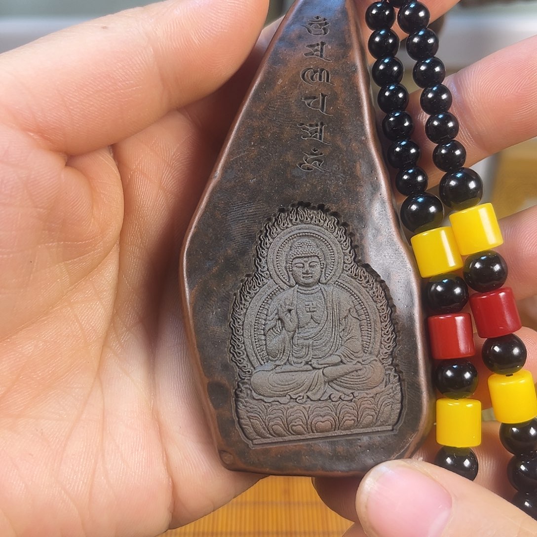 新疆原石雕刻手把件