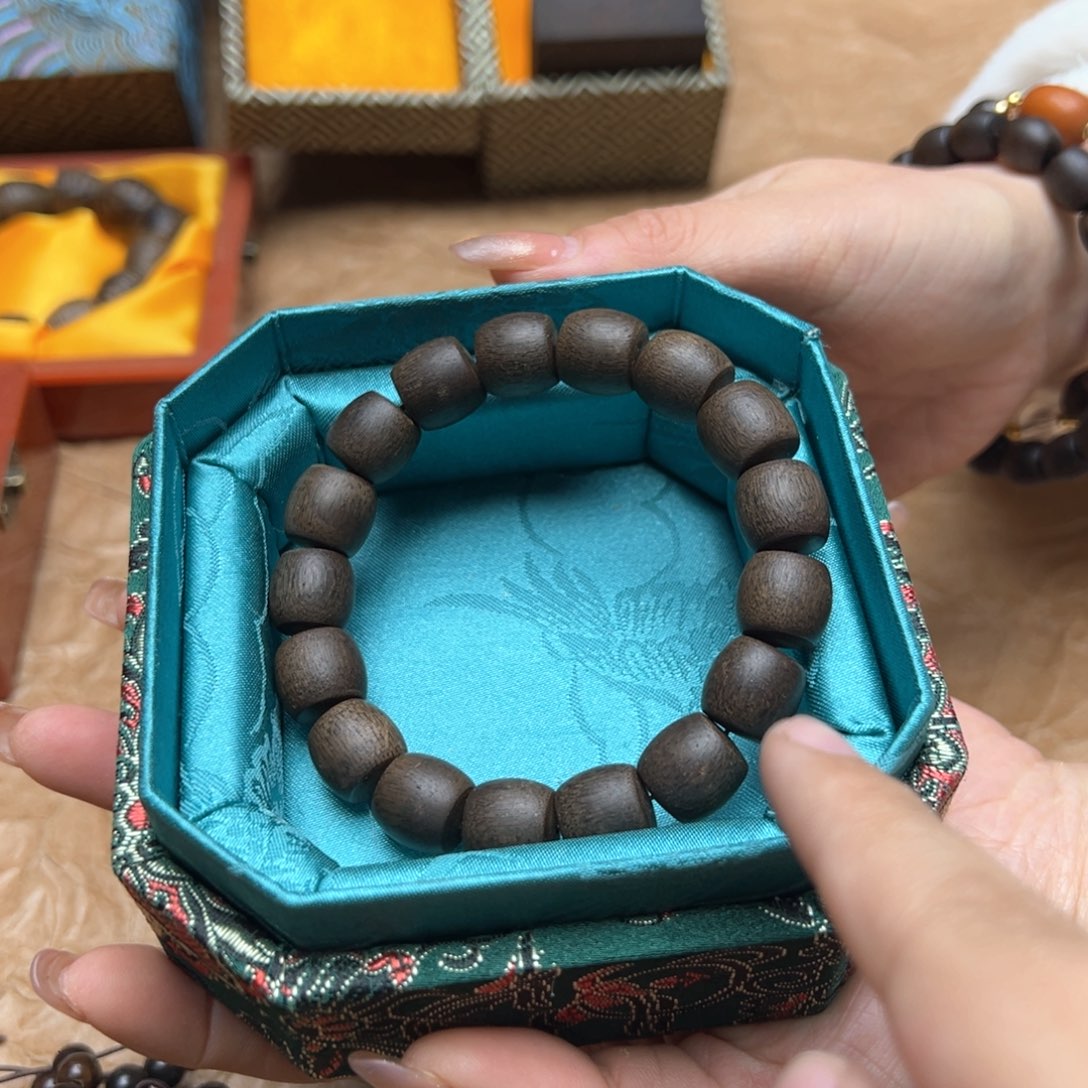 大叶紫檀（黑酸枝木类）