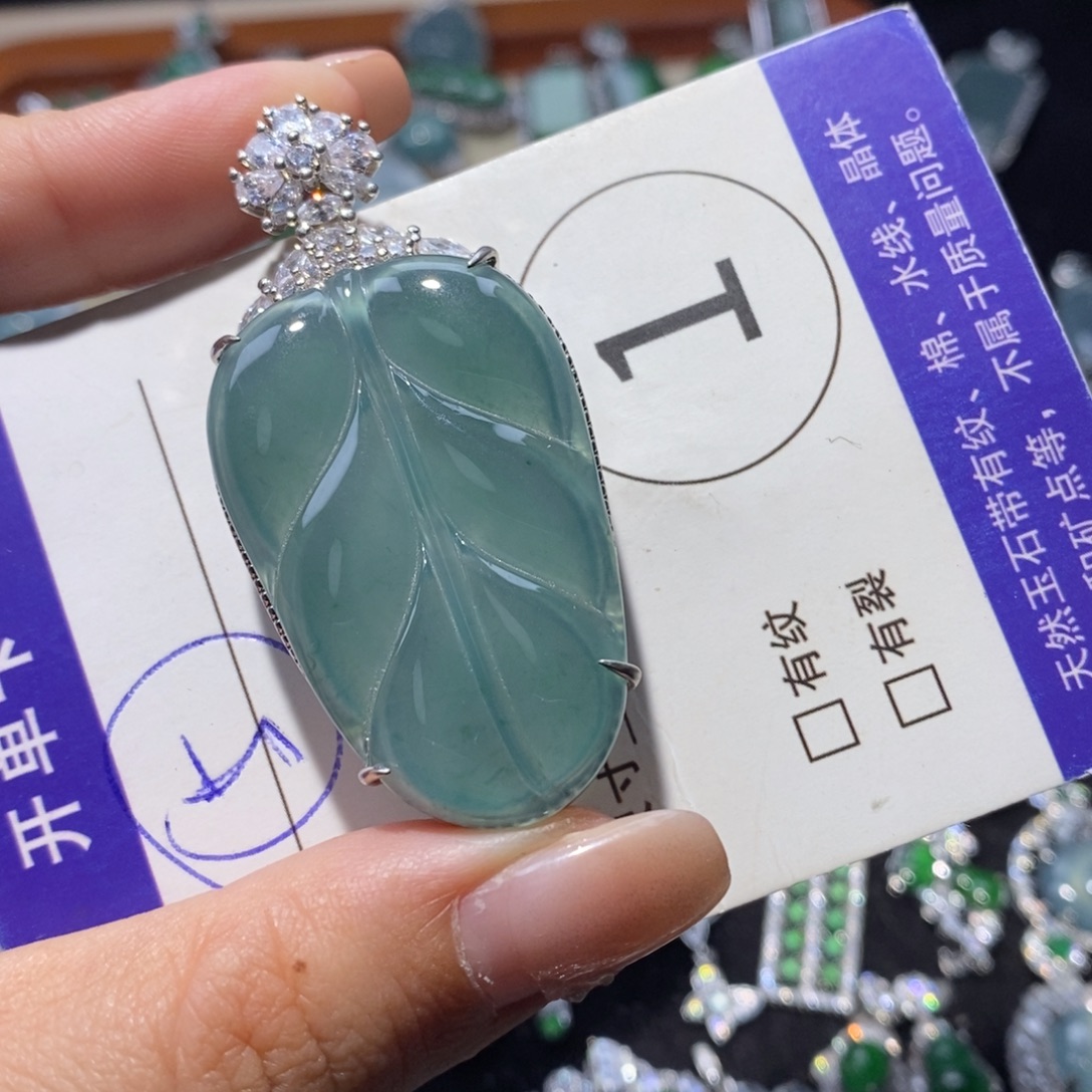 翡翠未镶嵌颈饰翡翠