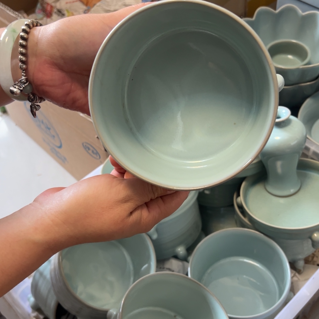 天青色三足尊大瑕