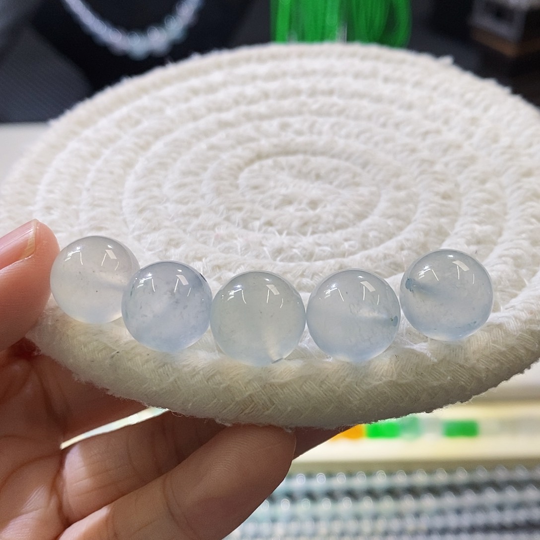 未镶嵌挂件翡翠单颗价格 多样性发其一