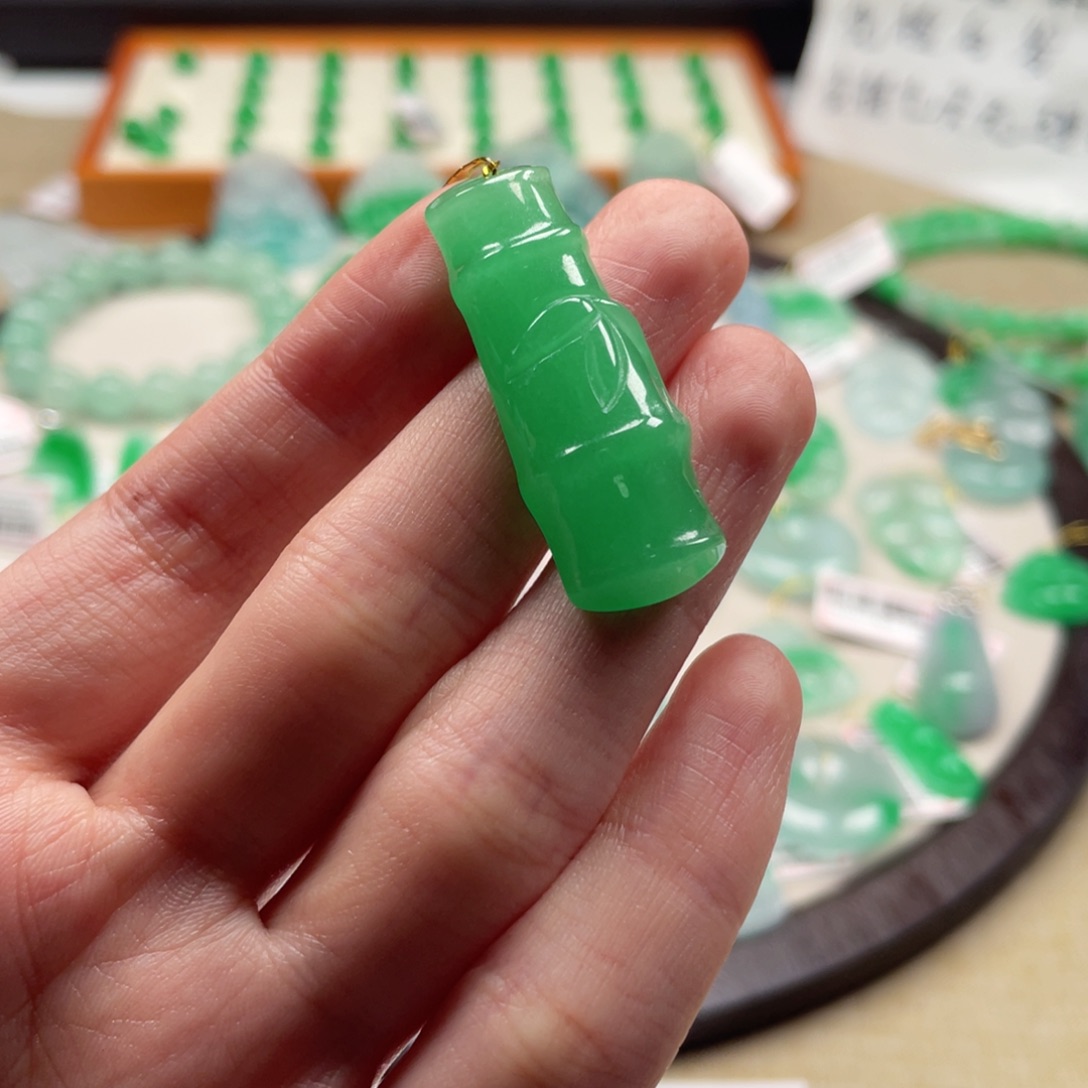 天然A货缅料挂件