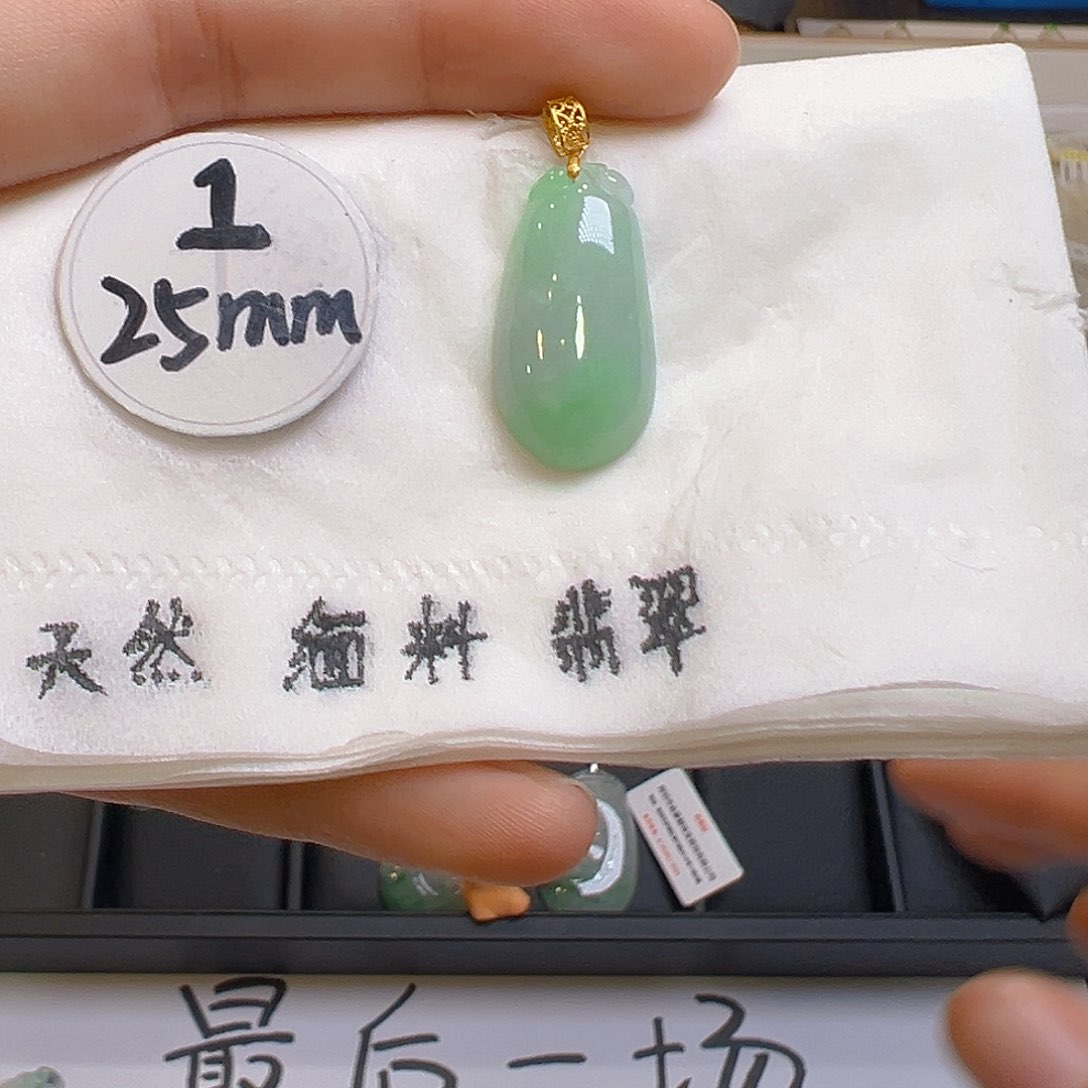 翡翠颈饰18K金镶嵌翡翠