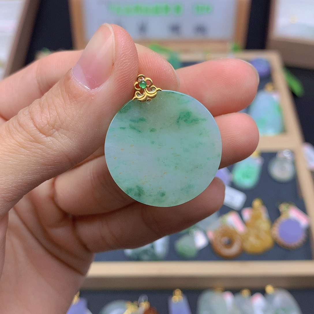 翡翠颈饰18K金镶嵌翡翠