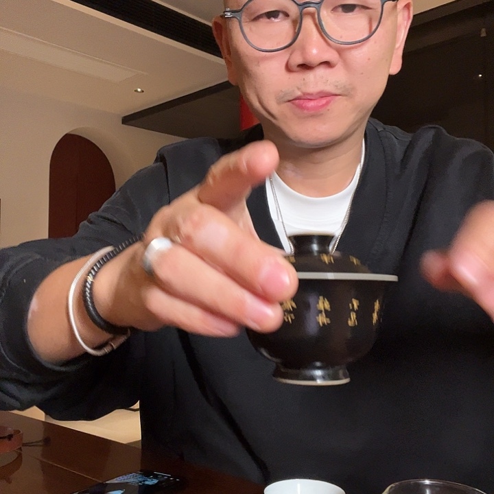 镜里山磨砂黑诗文盖碗