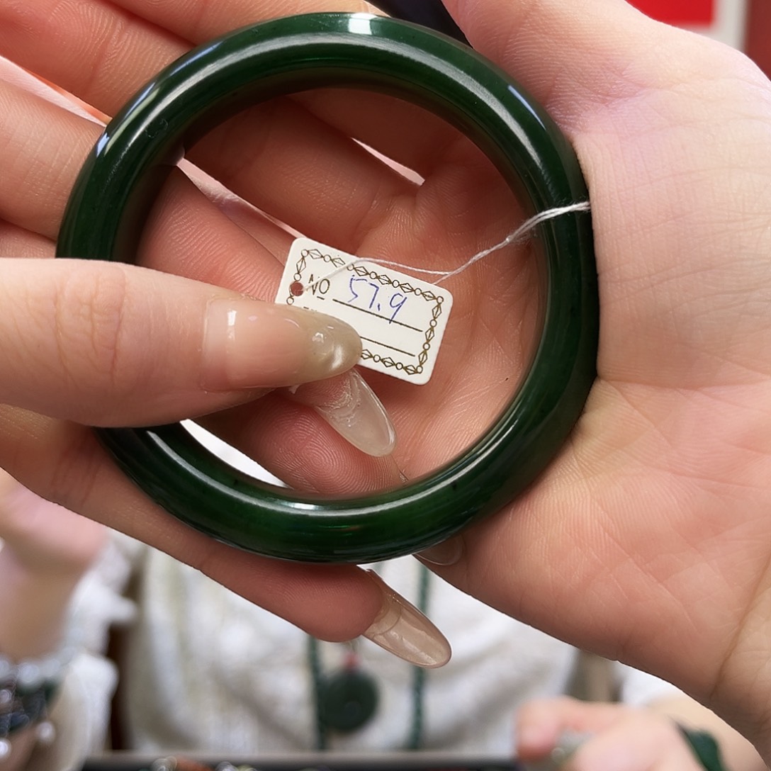 和田玉（碧玉）未镶嵌手镯