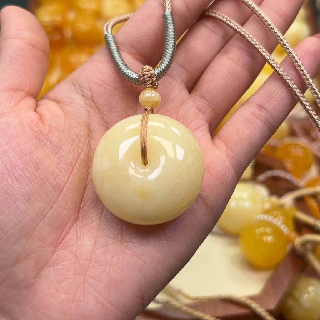琥珀未镶嵌颈饰蜜蜡