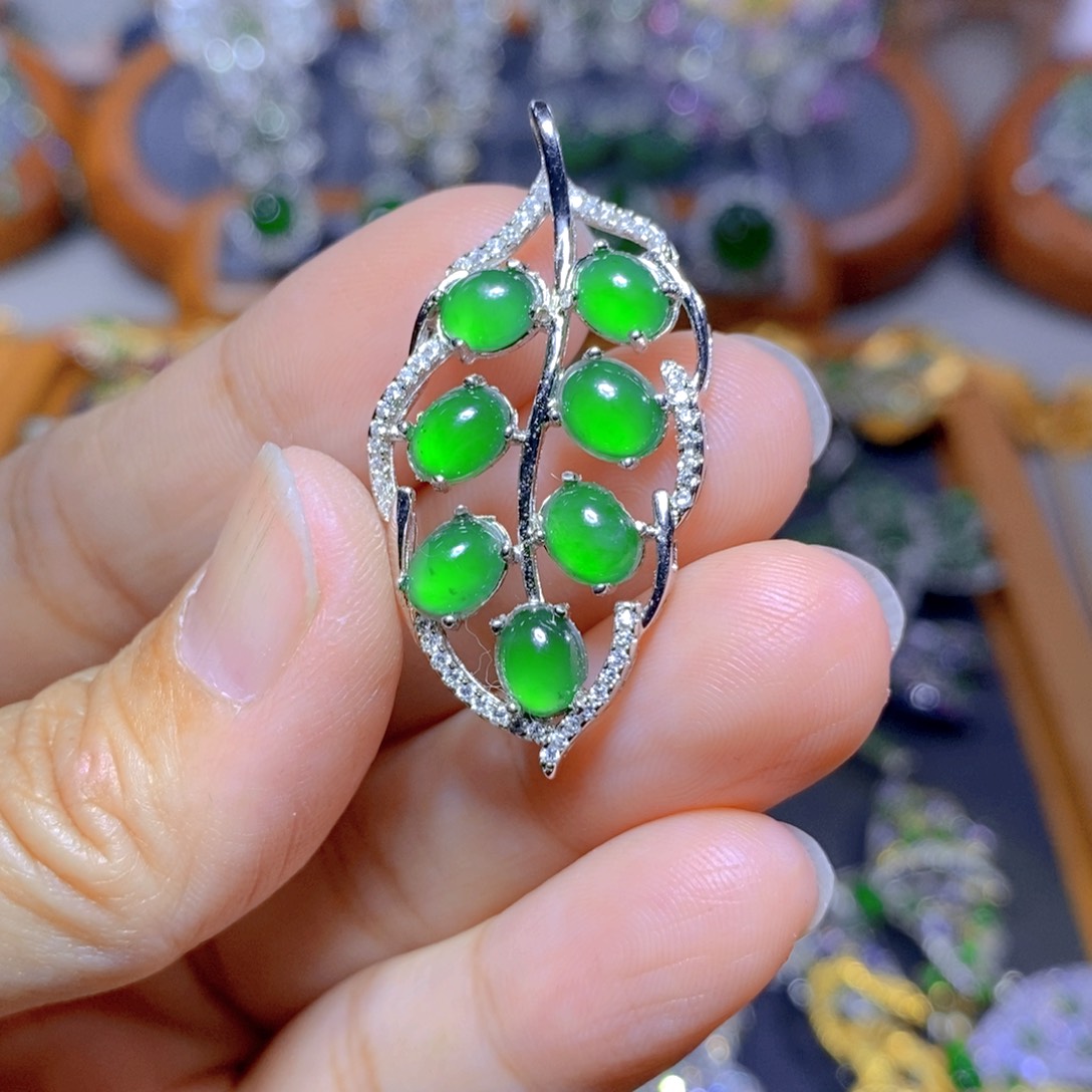 翡翠颈饰银S925镶嵌天然翡翠