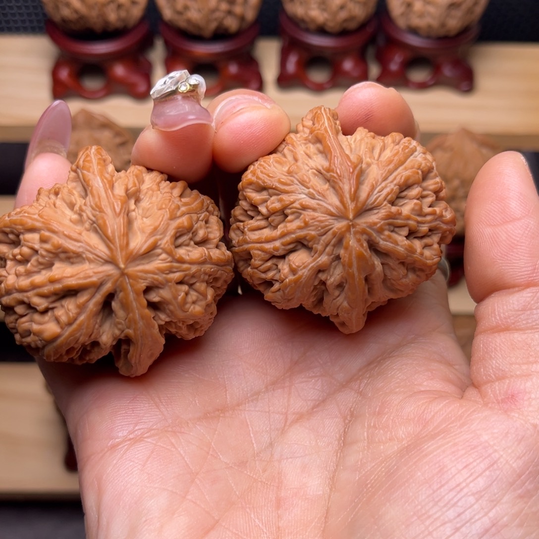 文玩核桃吊坠粗筋