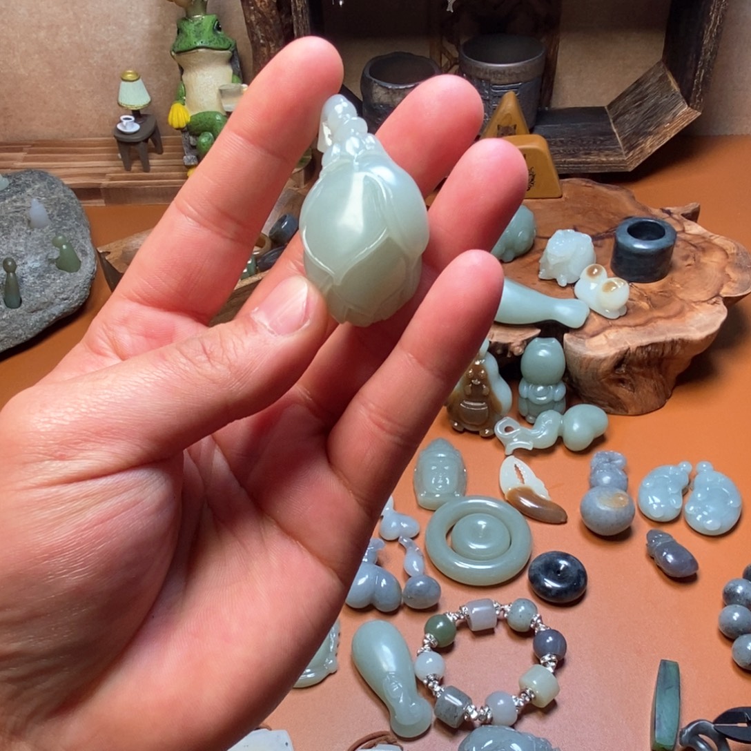 喵***～和田玉未镶嵌颈饰