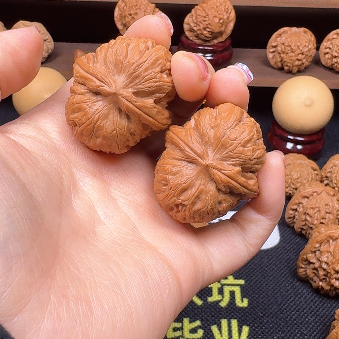 文玩核桃吊坠40元宝