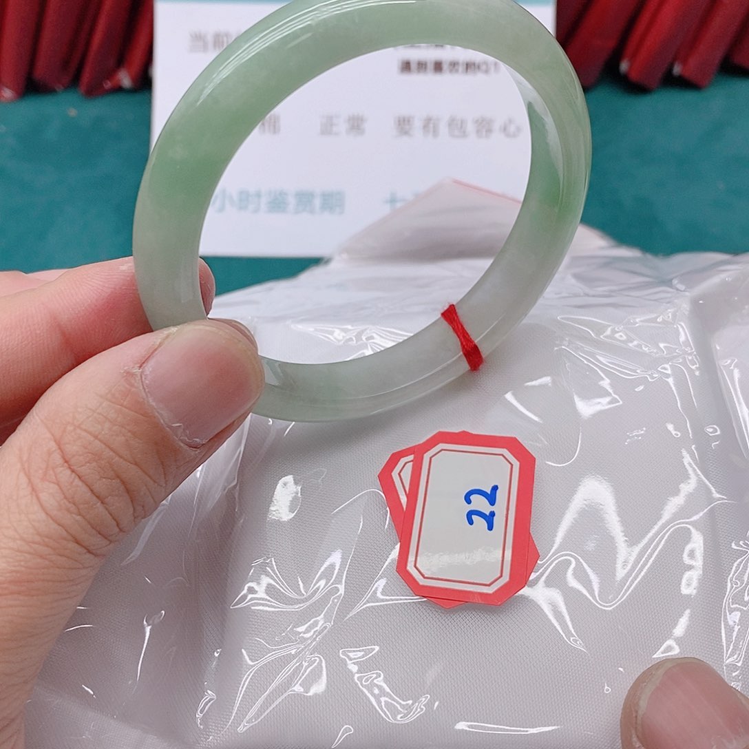 翡翠手镯未镶嵌桃***。222222222222